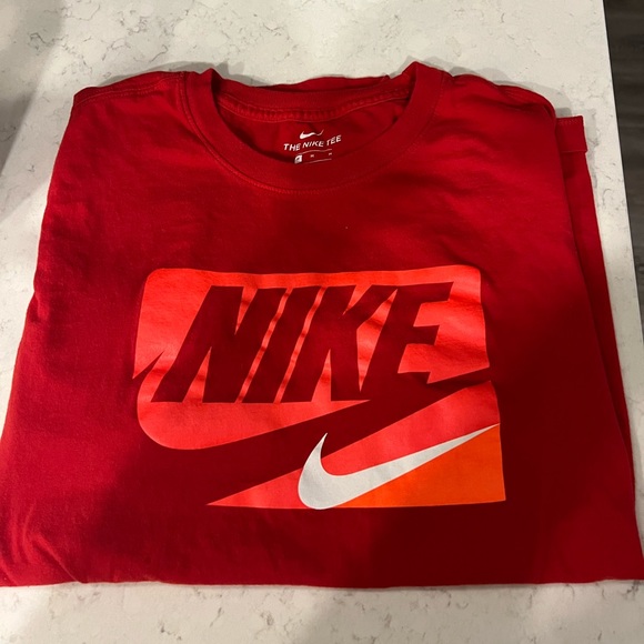 Red Nike T-Shirt - Picture 1 of 3